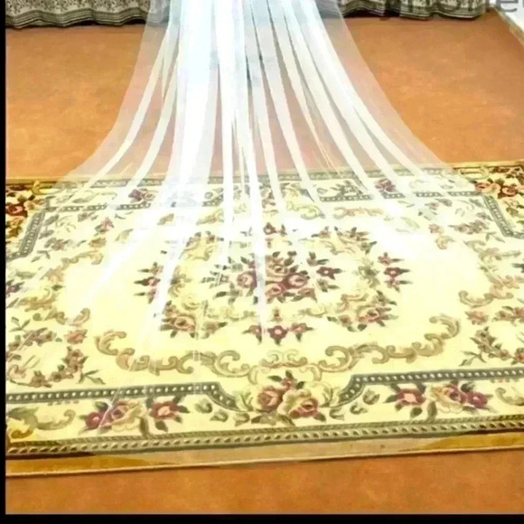 New Veils, White or Ivory - Picture 4 of 16